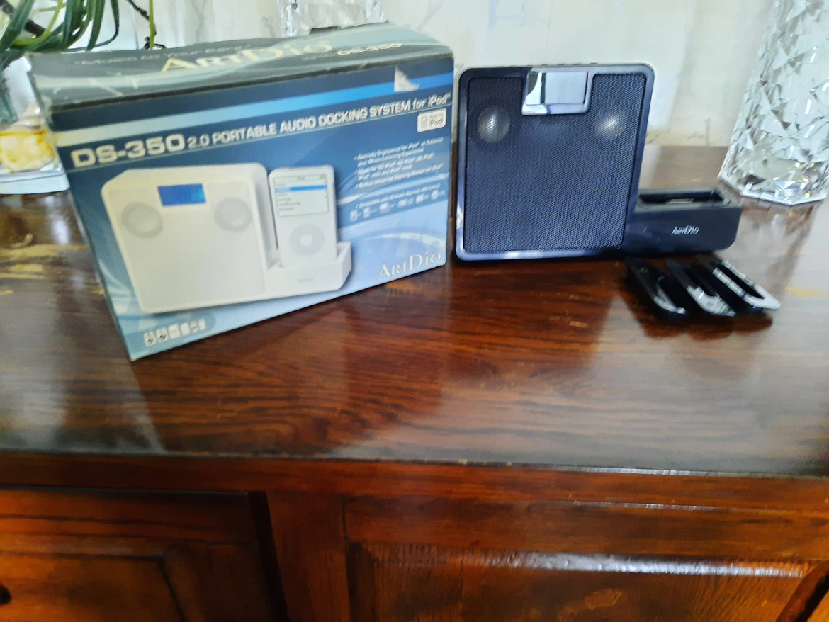 ArtDio DS-350 Portable Audio Docking System for iPod