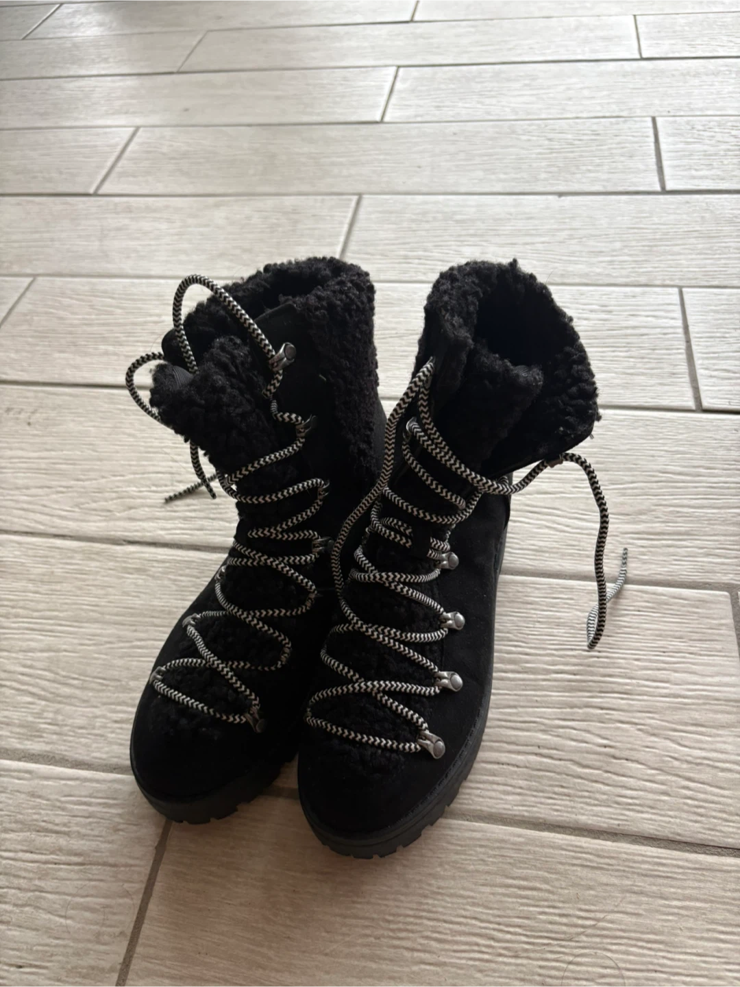 Black Suede Lace-Up Winter Boots - photo 3