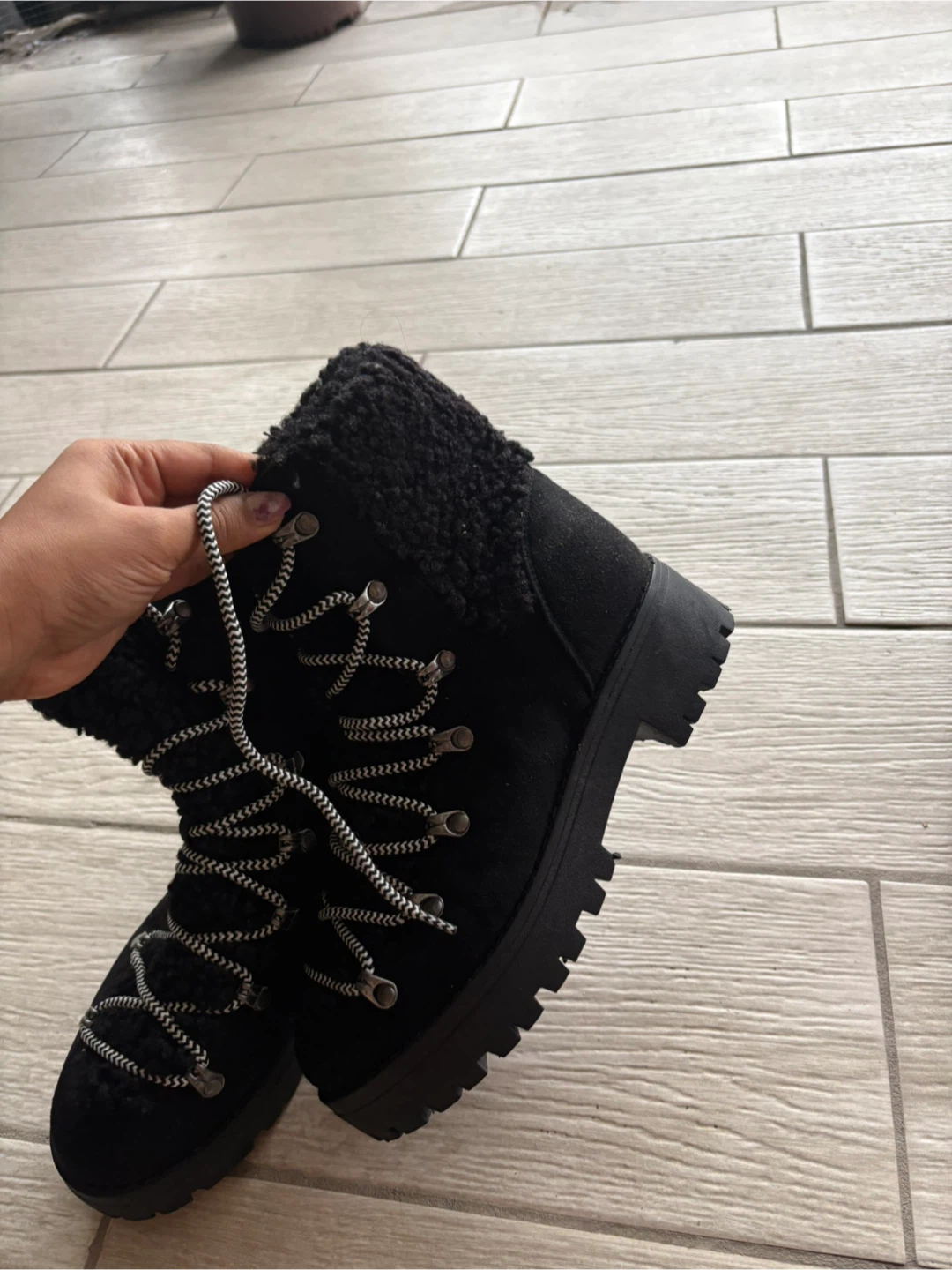 Black Suede Lace-Up Winter Boots - photo 4