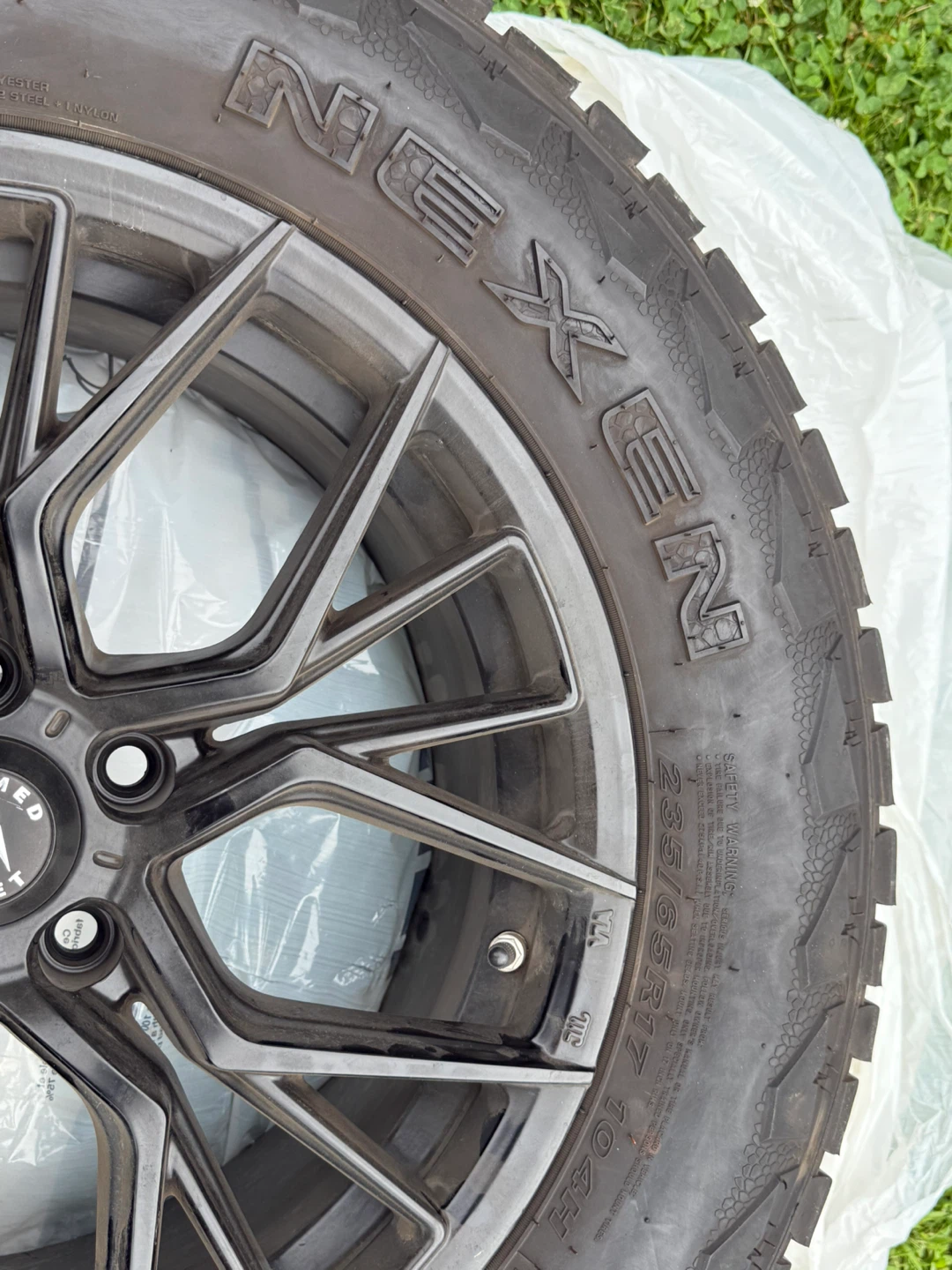 2022 Jeep Cherokee Tires on Rims