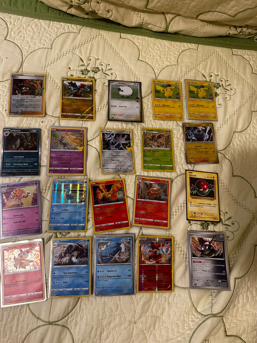 Bunch of nice pokemon cards