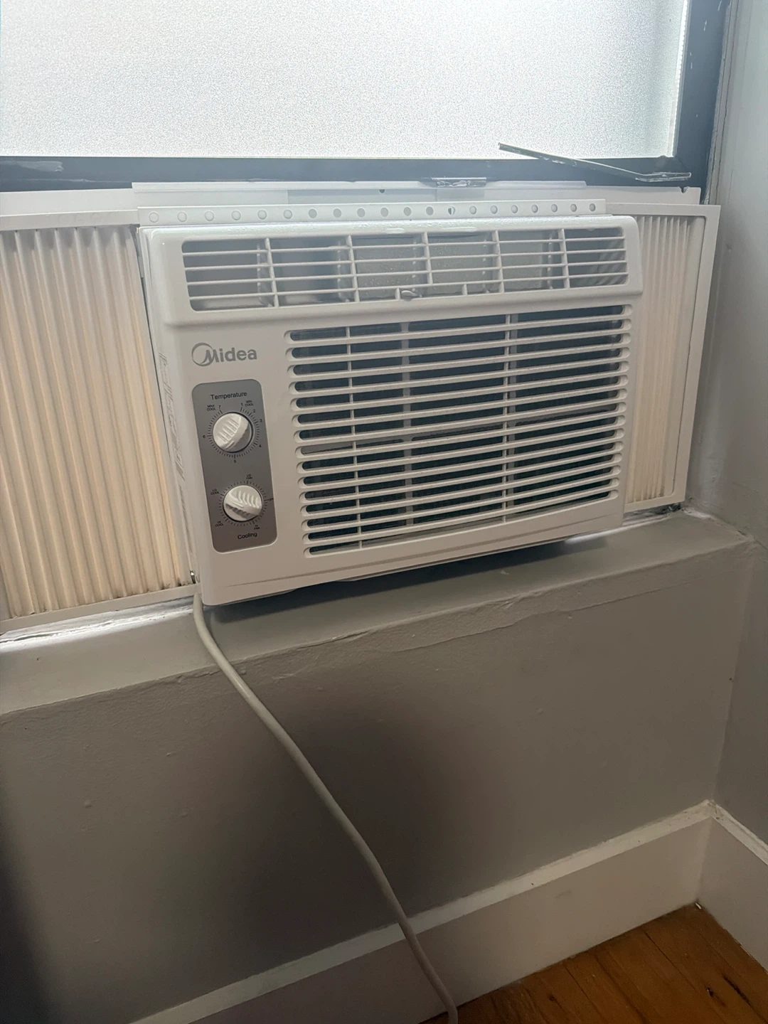 Midea 5,000 BTU EasyCool Small Window Air Conditioner