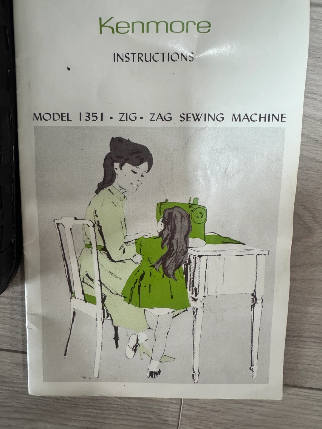 Vintage Kenmore 1351 Sewing Machine + Accessories & Manual - photo 2
