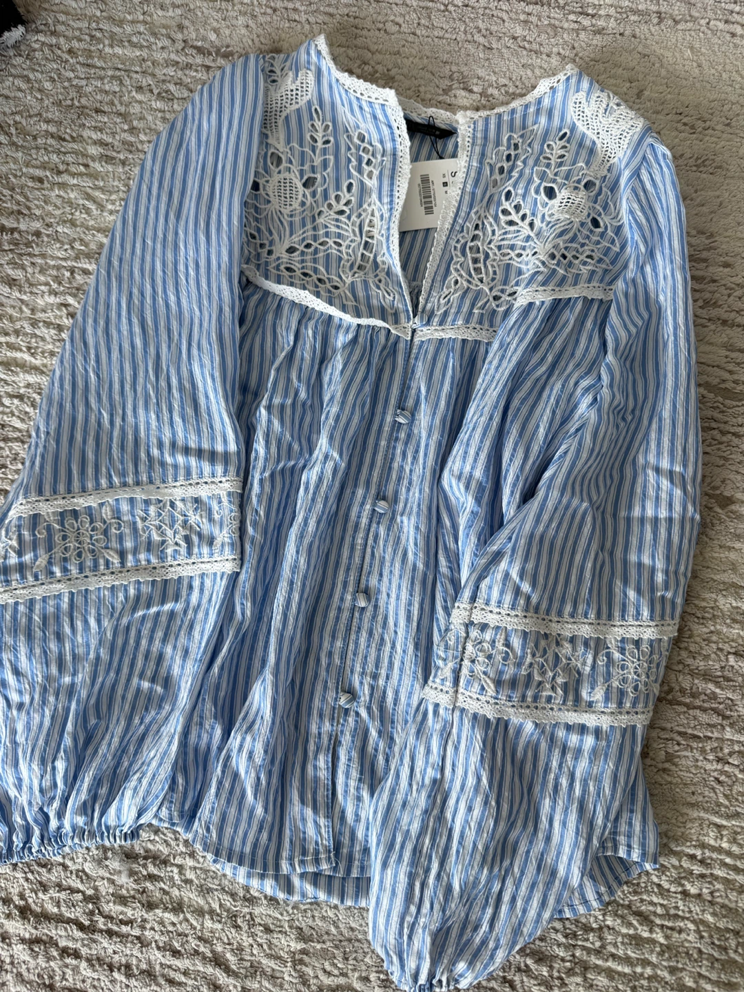 Blue and white striped blouse with white lace details - photo 5
