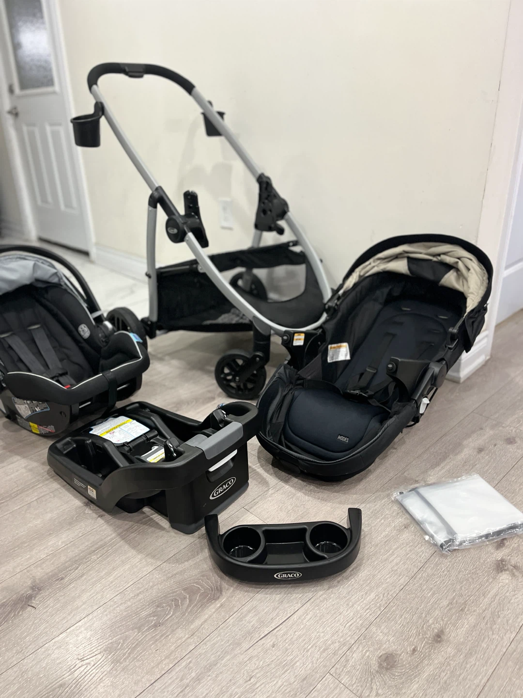 Like new Graco Travel System Stroller and Car Seat
