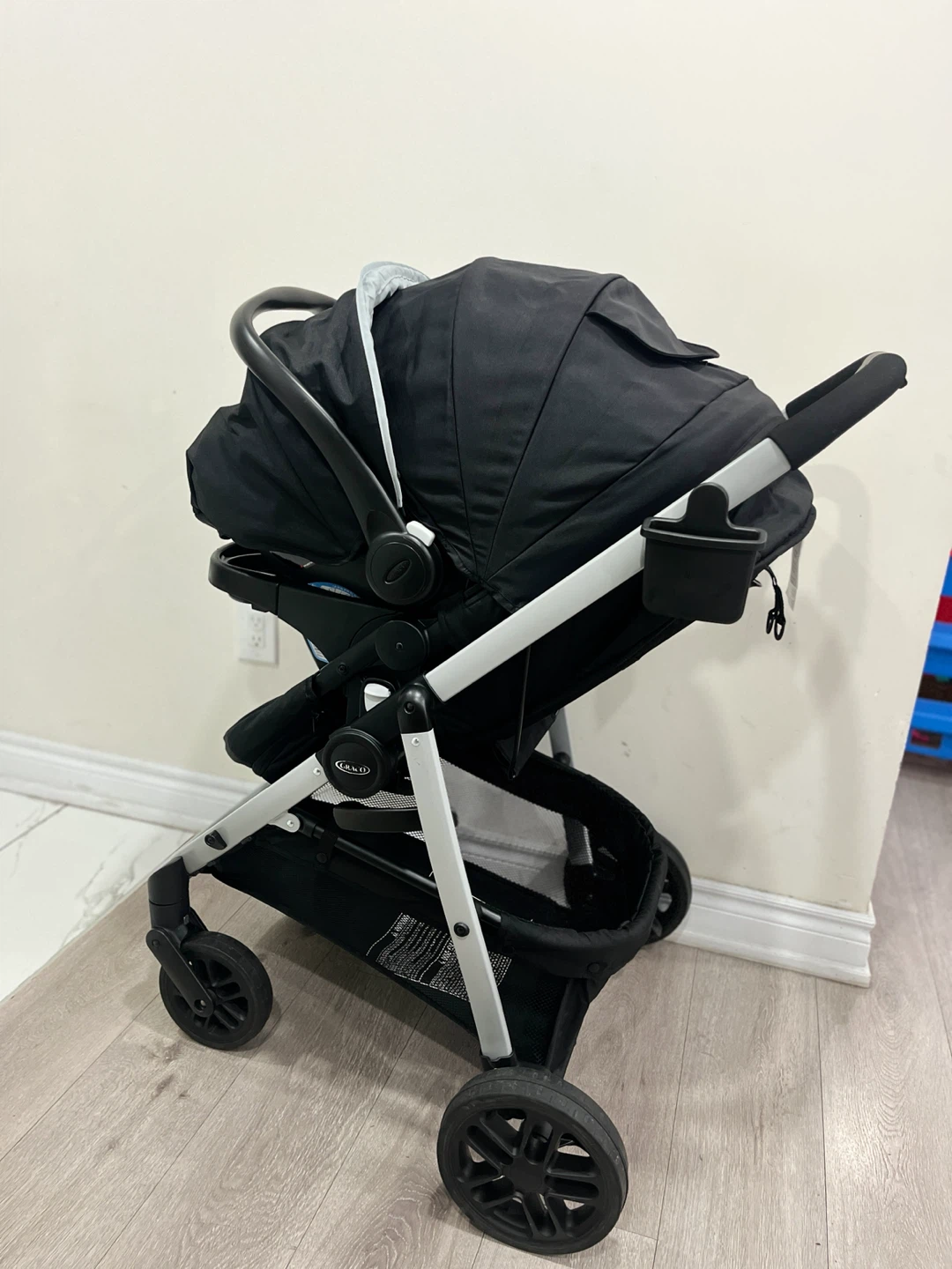 Like new Graco Travel System Stroller and Car Seat - photo 3