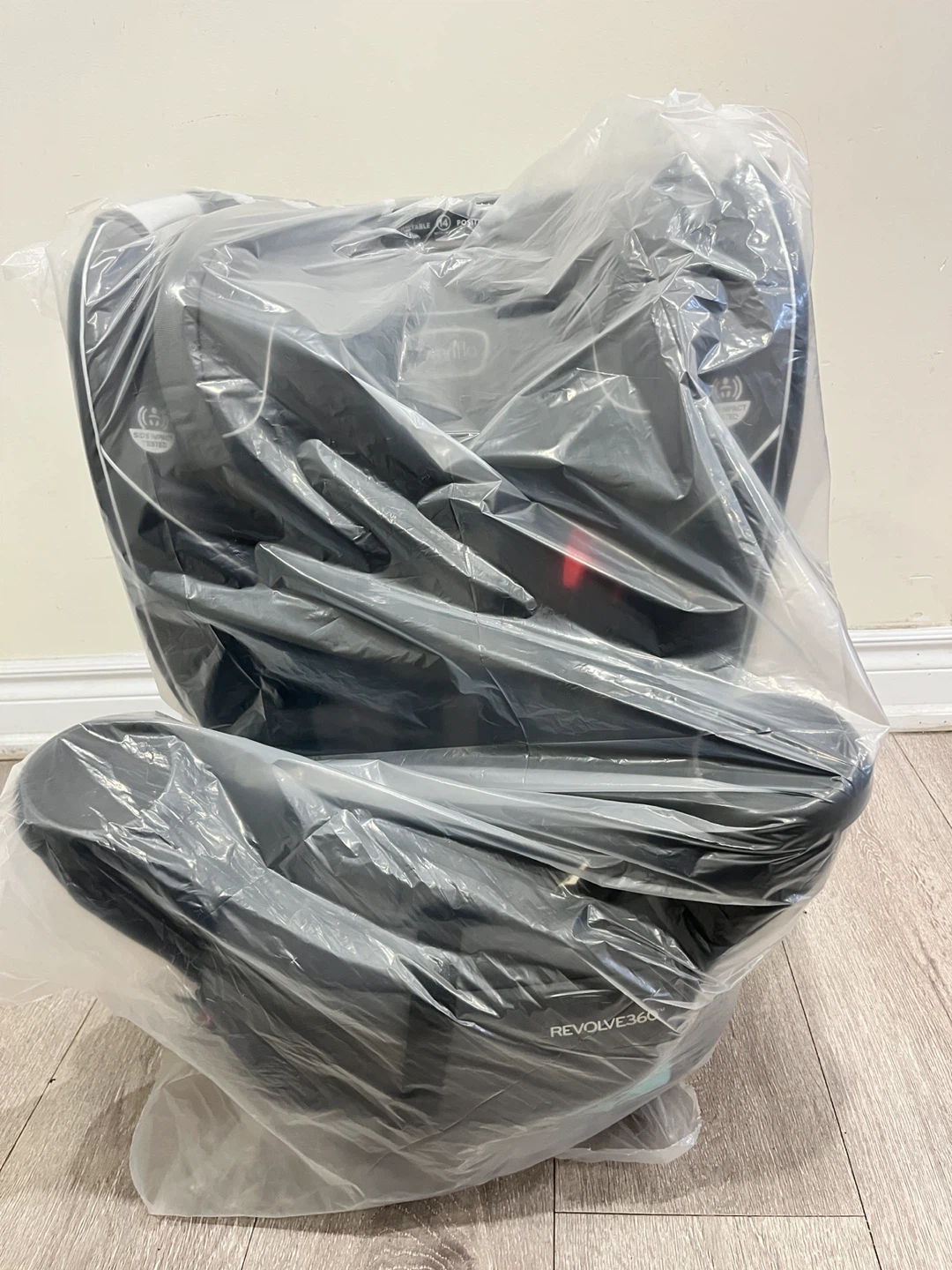 Like new Evenflo Revolve360 All-in-One Rotational Car Seat - photo 3