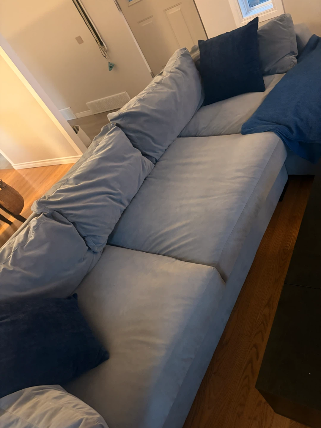 L-Shaped Large Couch - photo 4