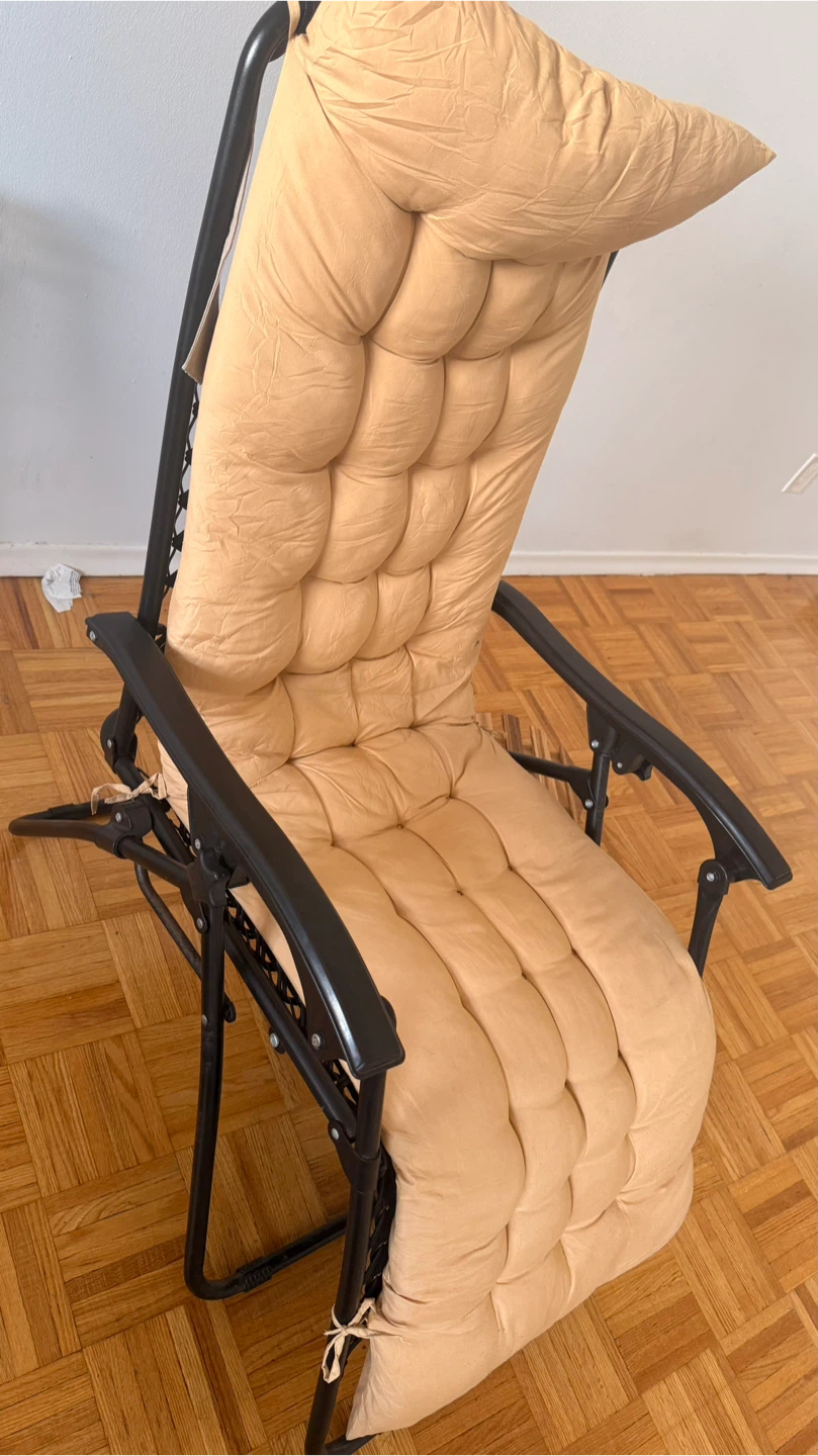 Tan Padded Zero Gravity Chair - photo 3