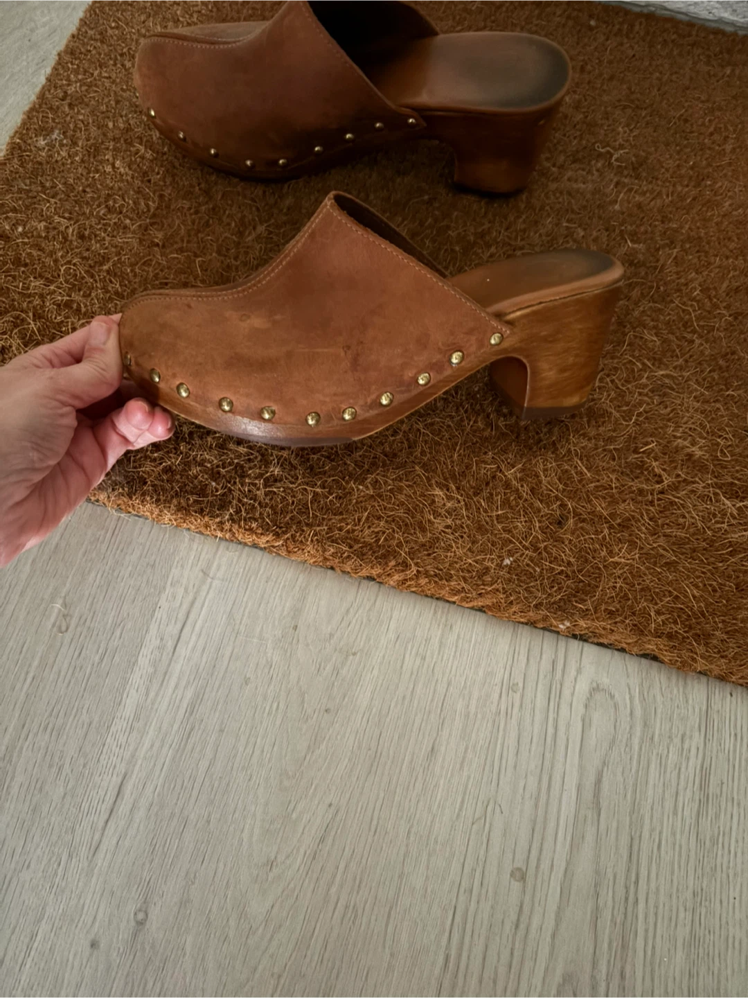 Browns Tan Suede Clogs Size 8 - photo 2