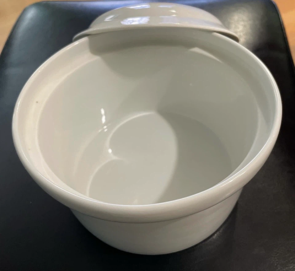 White Ceramic Casserole Dish with Lid - photo 4