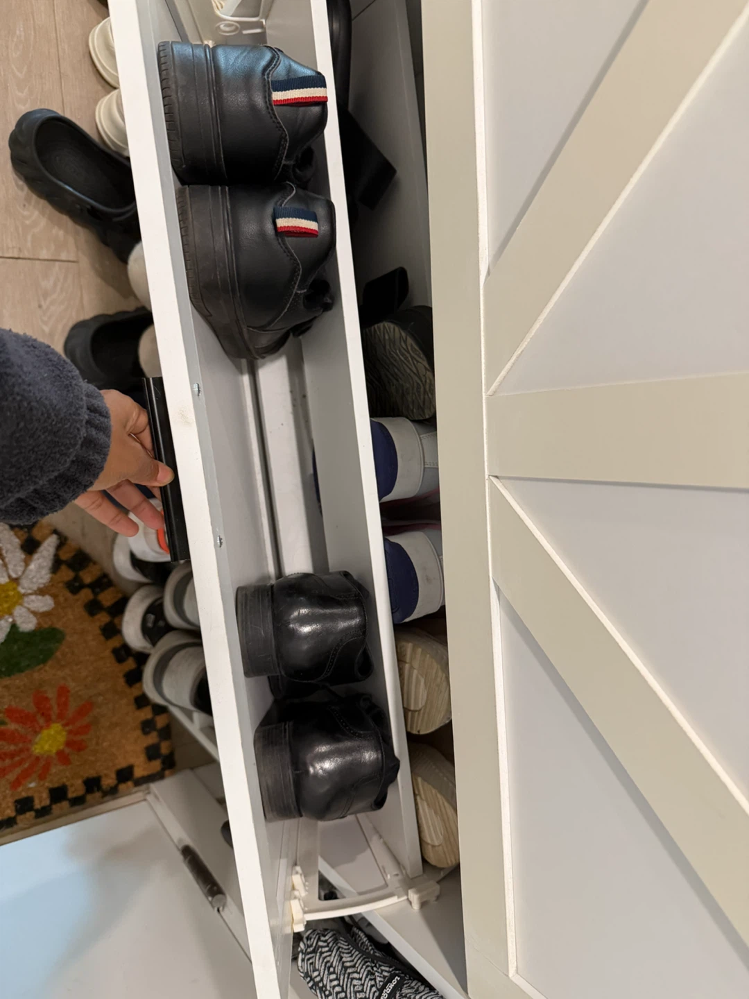 White Shoe Cabinet - photo 2