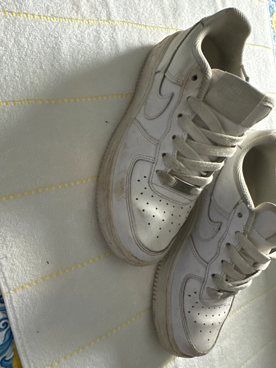 Nike Air Force 1 Youth Sneakers