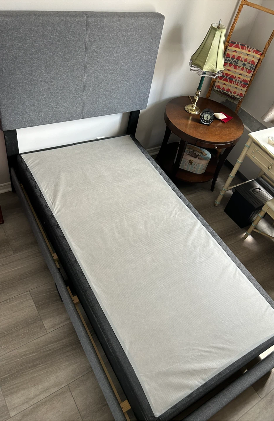 Twin bed &memoey foam mattress - photo 2