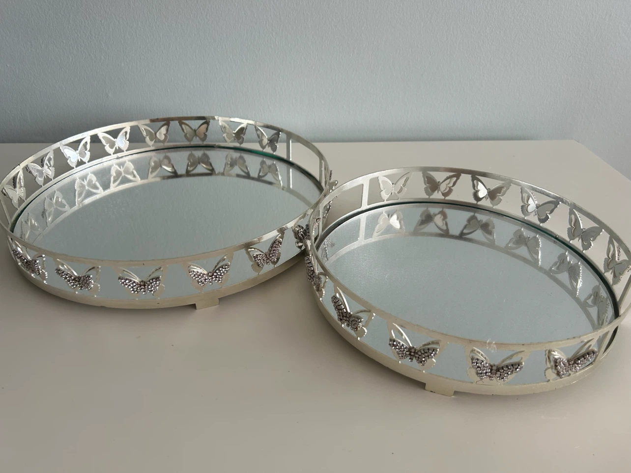 Set of 2 Decorative Trays with Butterfly Embellishments