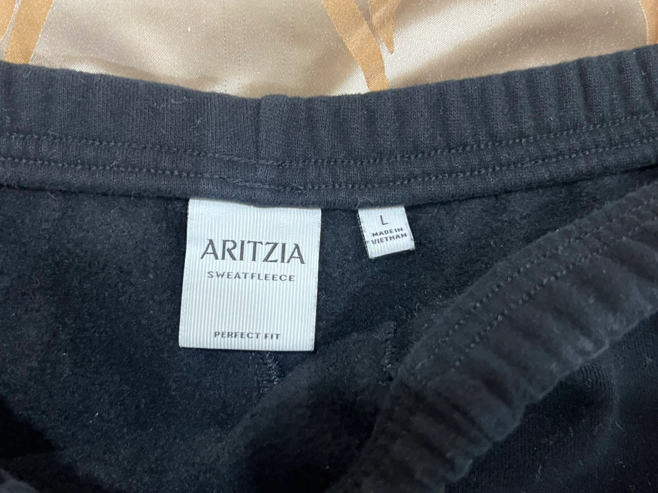 Aritzia sweatfleece perfect fit sweatshort in Large - photo 2