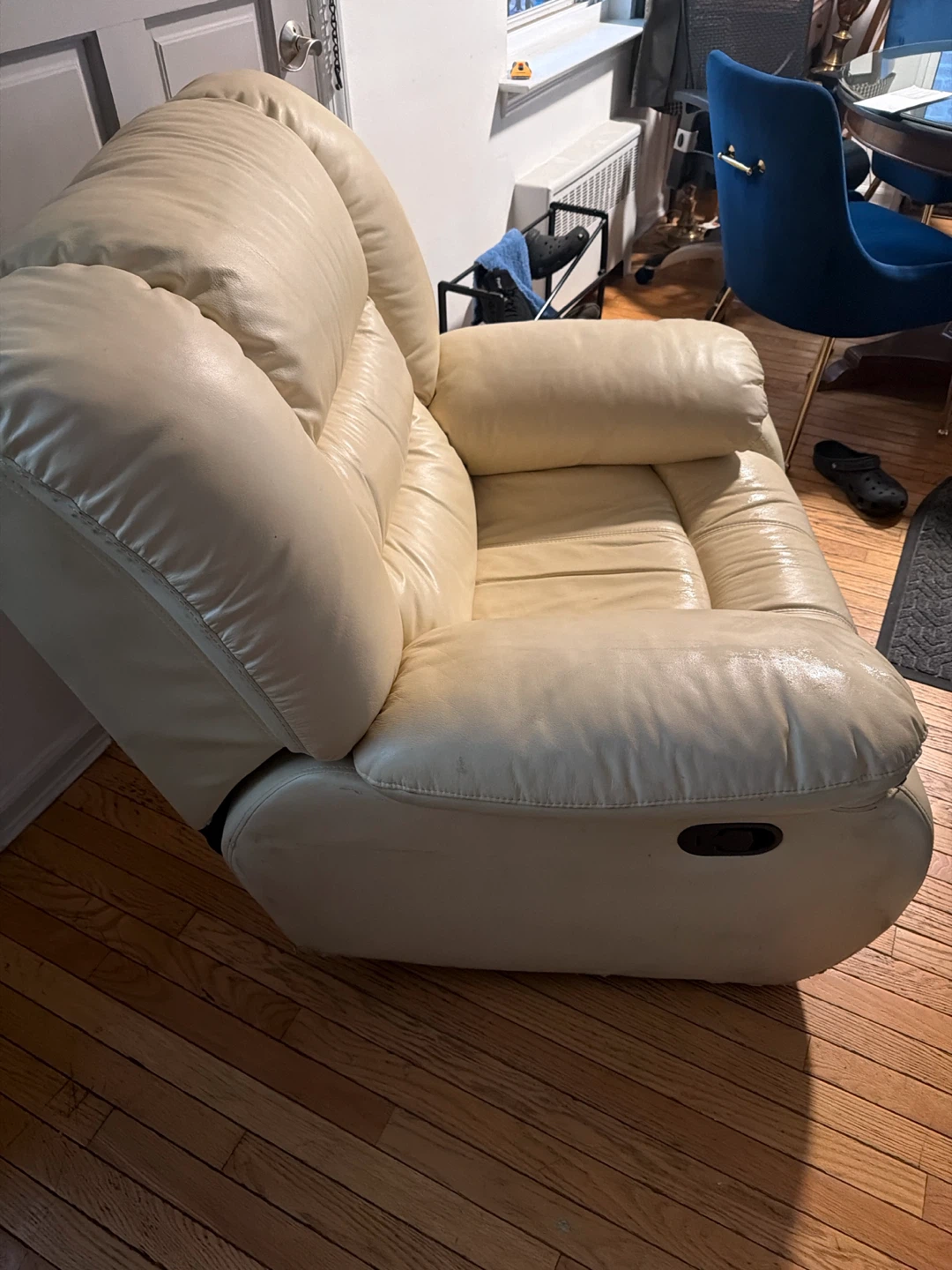 Leather reclining chair very comfortable and sturdy - photo 2