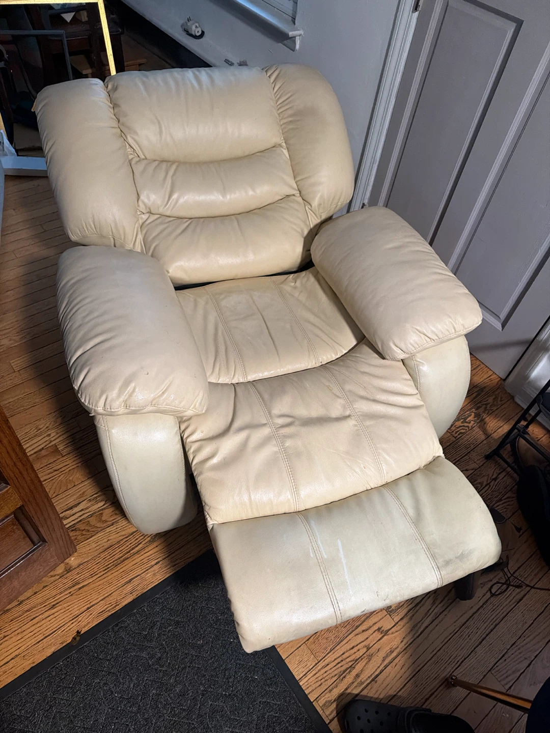 Leather reclining chair very comfortable and sturdy - photo 4