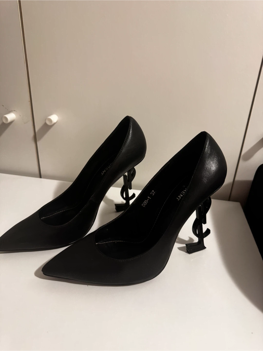 Yves Saint Laurent Black heels Size 37 - photo 2