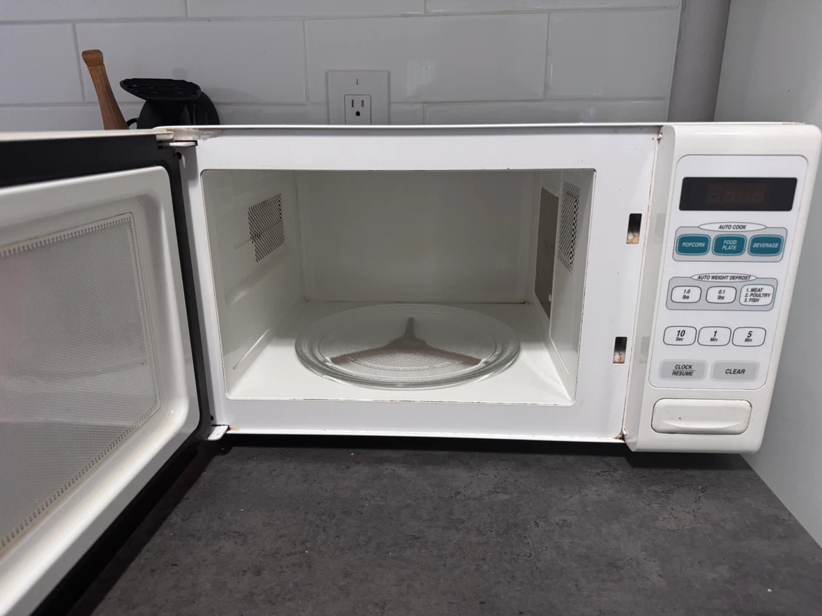 Bundle Sale GoldStar Microwave Oven + Toaster