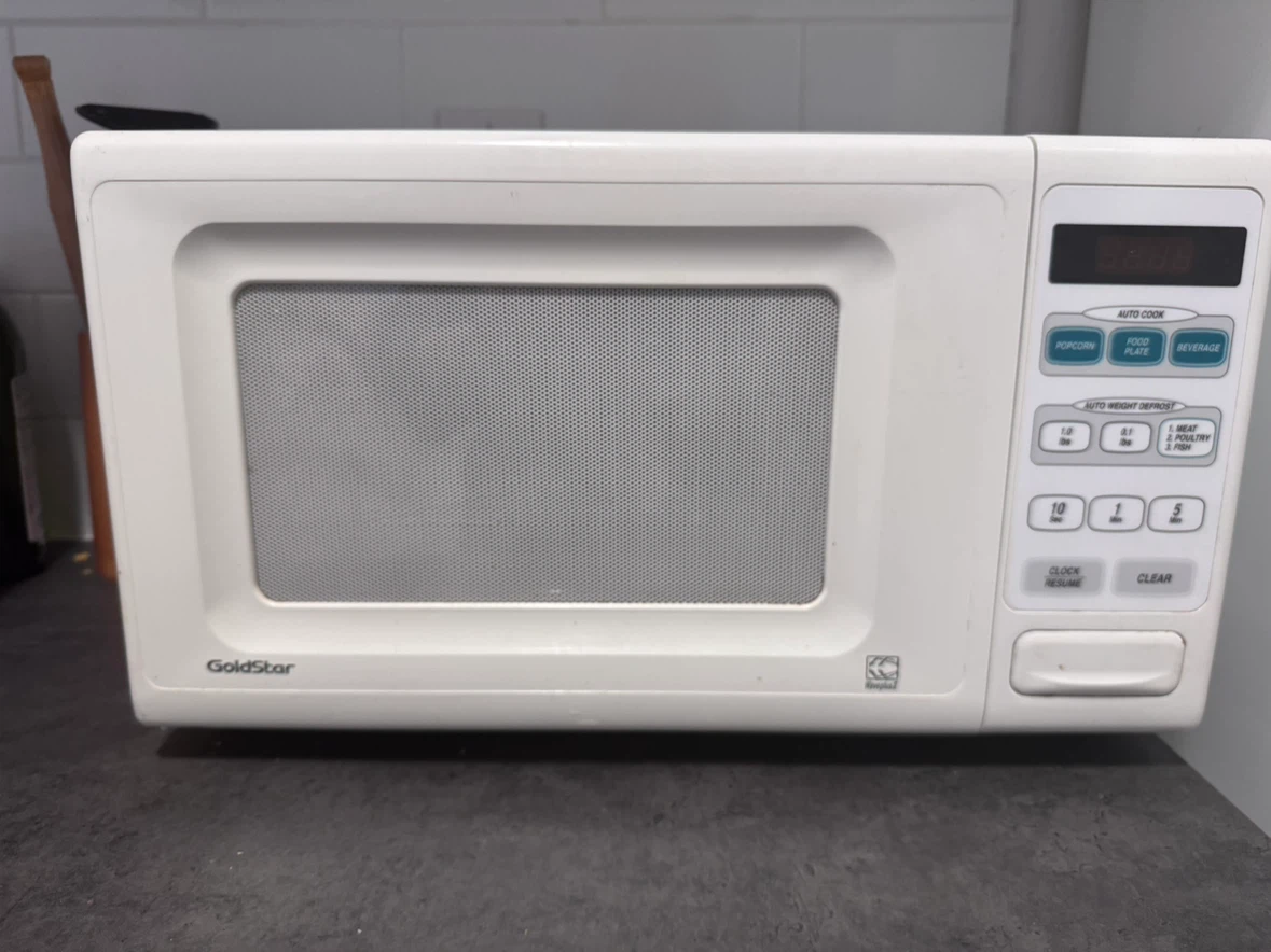 Bundle Sale GoldStar Microwave Oven + Toaster - photo 2