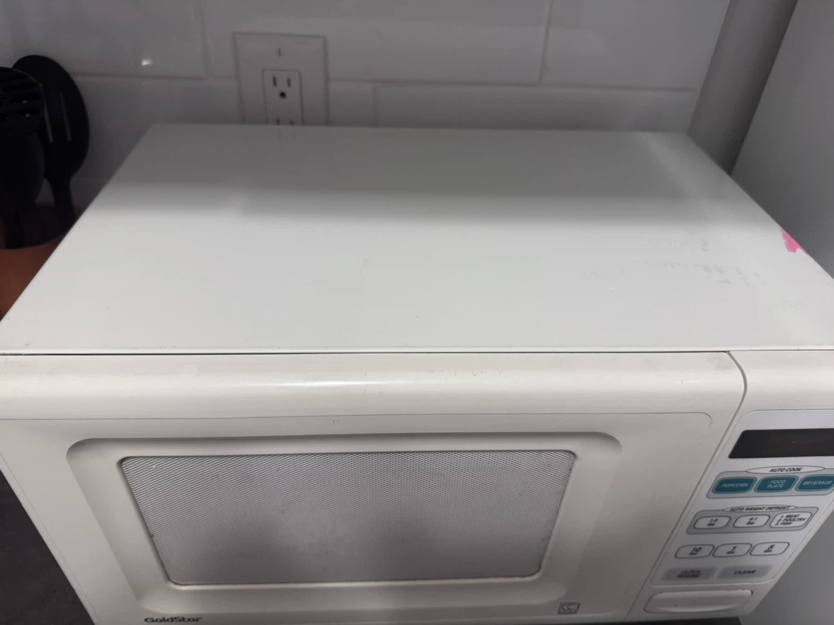 Bundle Sale GoldStar Microwave Oven + Toaster - photo 3