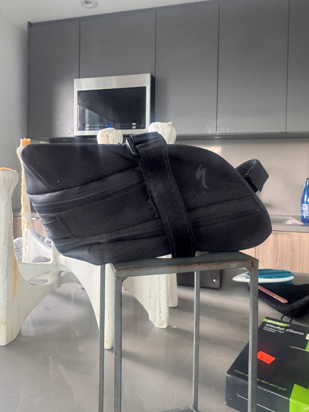 Specialized Bike Saddle Bag with CO2 Inflator and Tube - photo 2