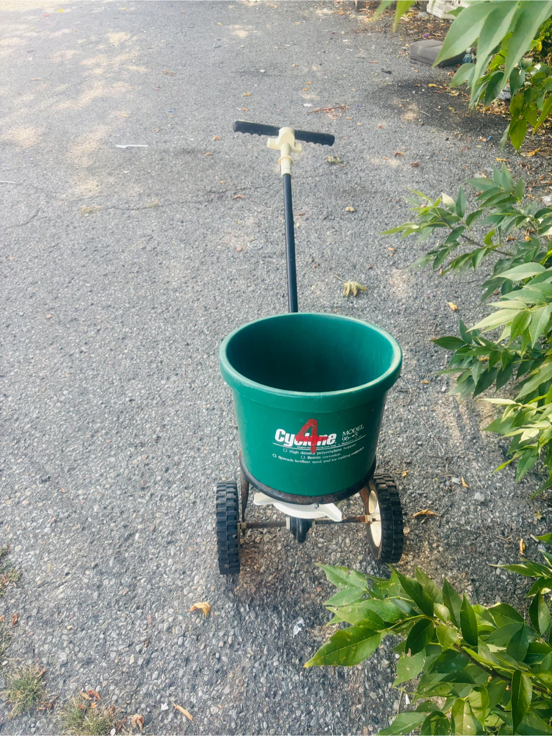 Scotts Spreader - photo 2
