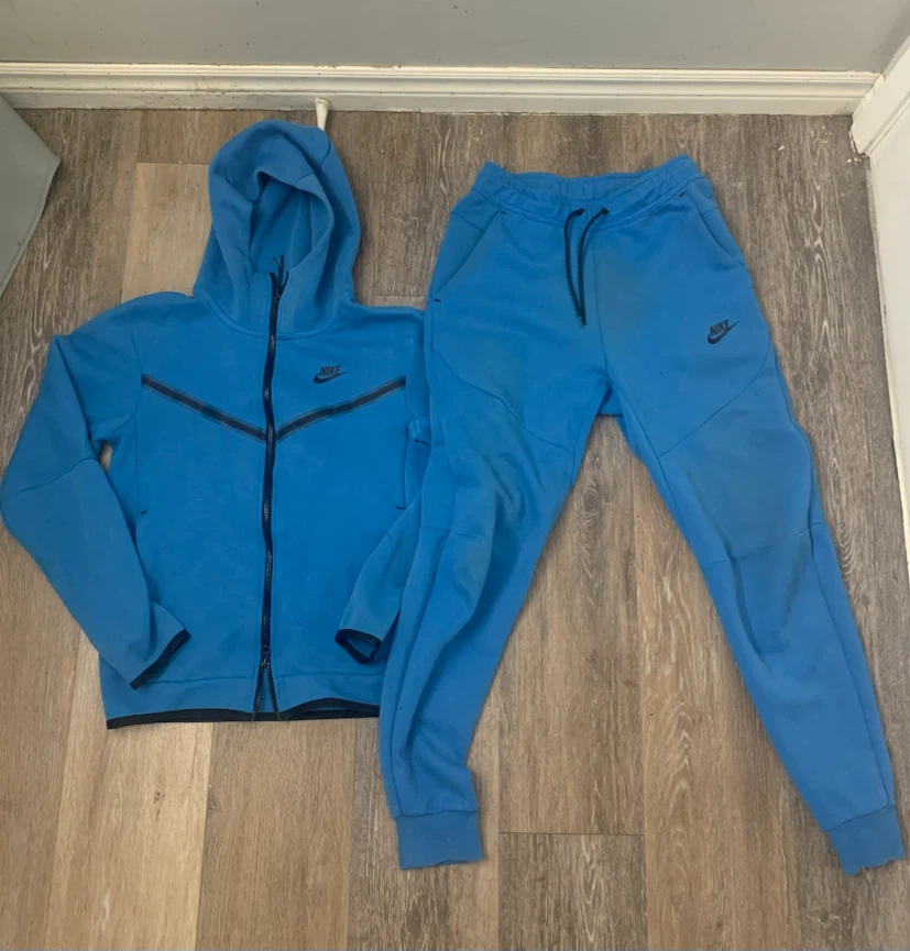 Nike Tech Fleece Full Zip Hoodie and Pants Set