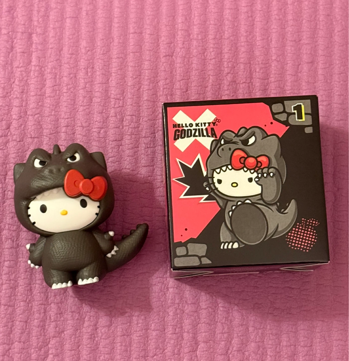 NEW✨Hello Kitty and Friends Godzilla Figure