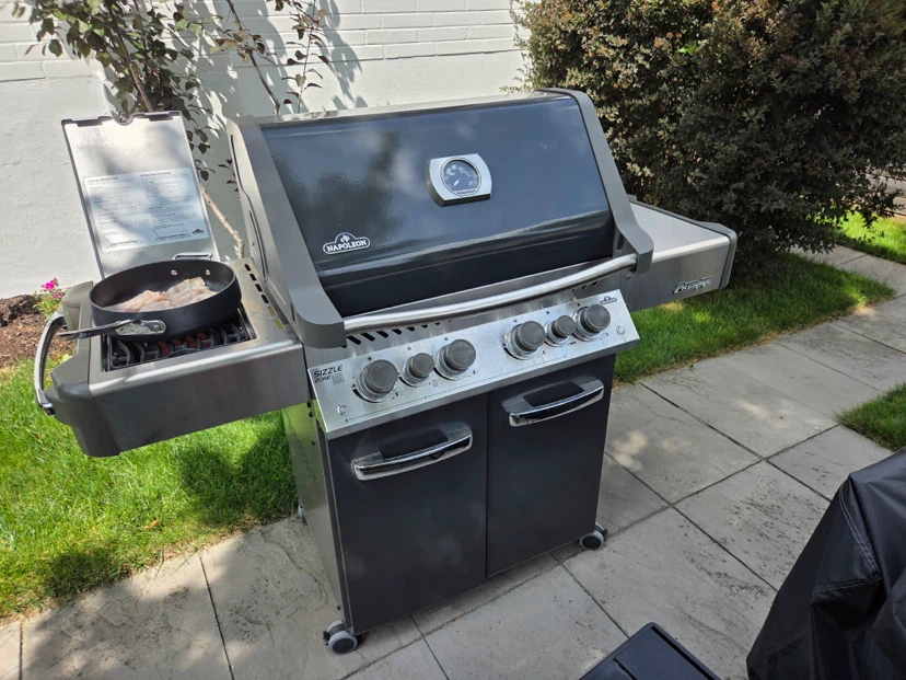 Napoleon Prestige 500 RSIB Gas Grill (Ambience Special Edition)