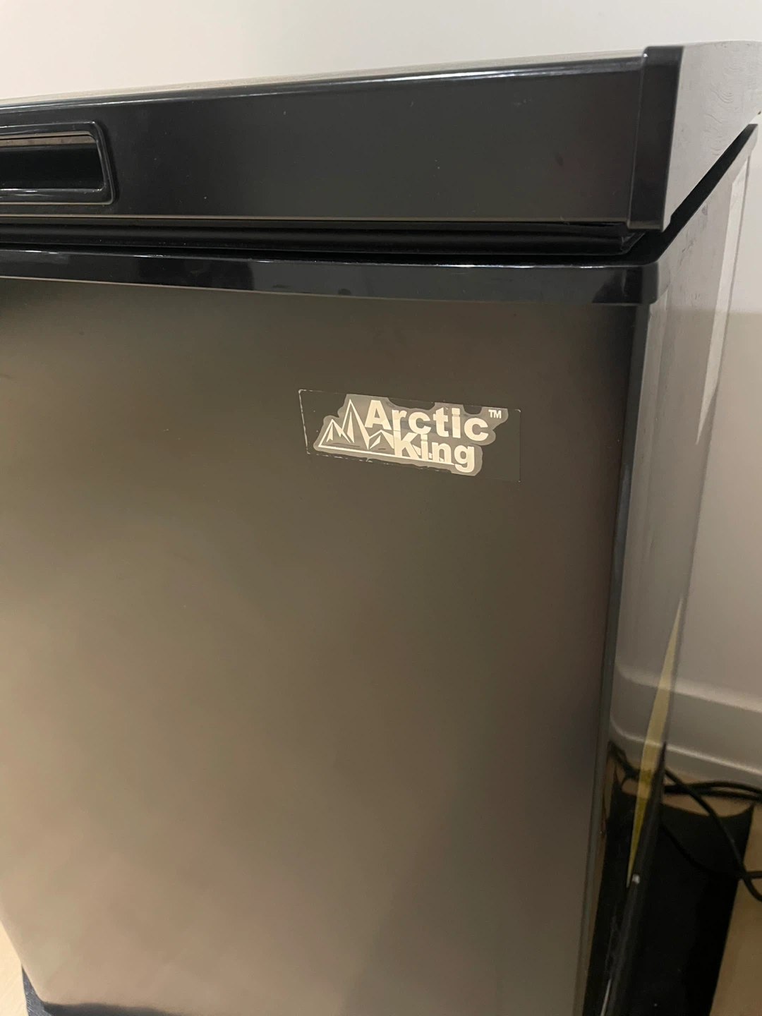 Arctic King 3.5 Cu. ft freezer - photo 2