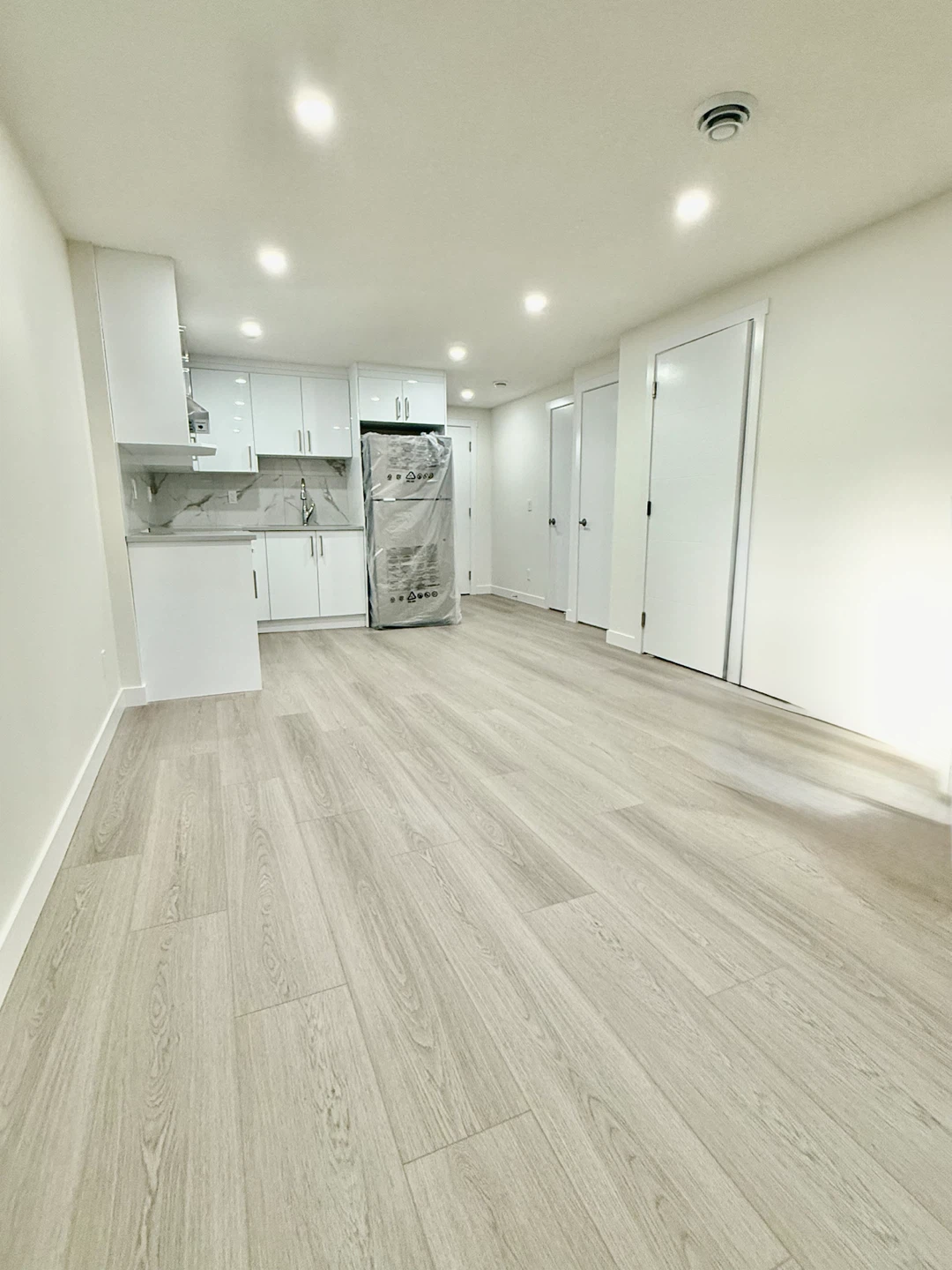 Bright & Spacious 2-Bedroom Legal Basement Suite - photo 2