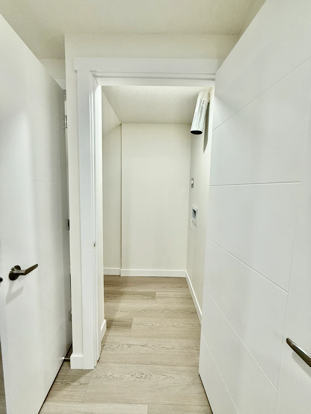 Bright & Spacious 2-Bedroom Legal Basement Suite - photo 4