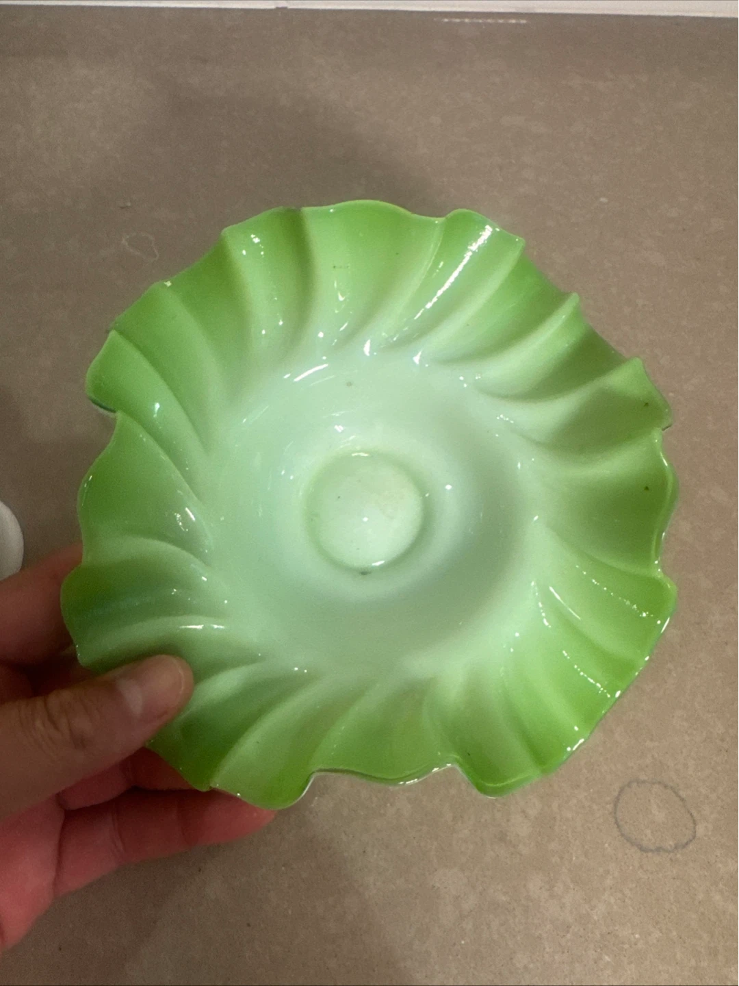 Vintage Ruffled Glass Vase and Bowl Set - photo 3