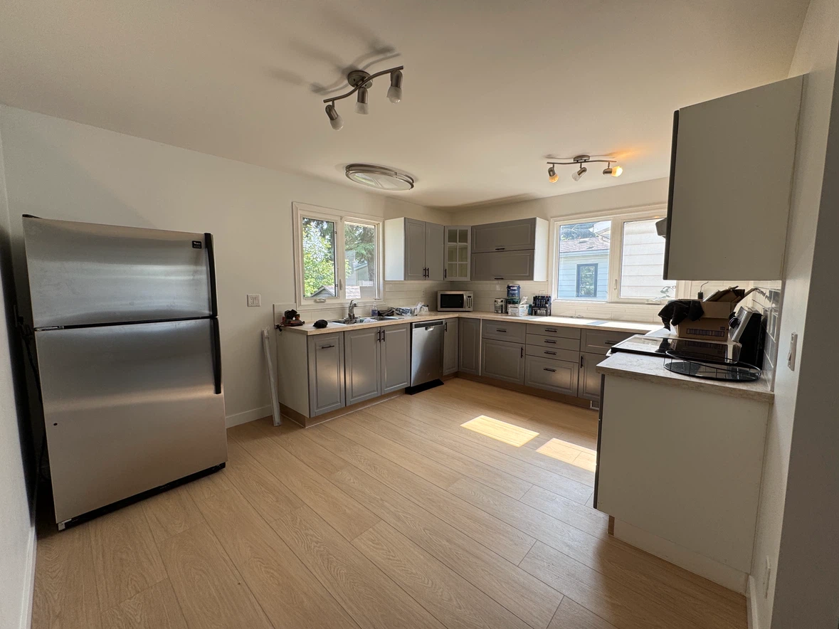 BEAUTIFULLY RENOVATED HOME FOR RENT - photo 2