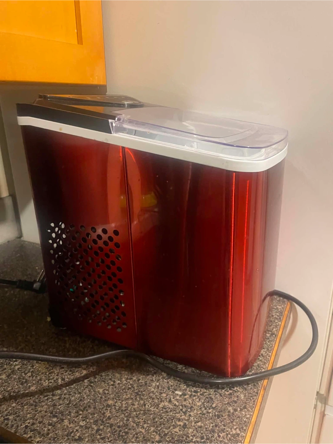 Frigidaire Countertop Ice Maker – Used, Like New Condition