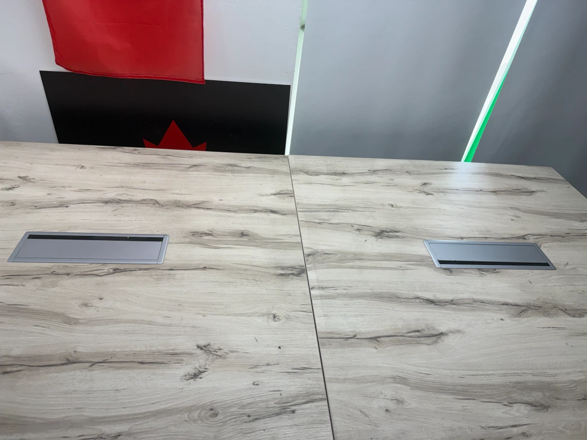Double office desk, or it can also be used as a single desk.