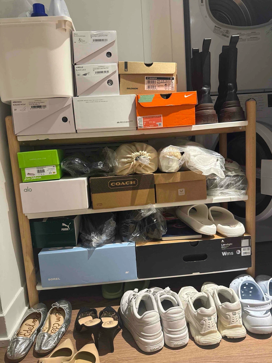 Shoe shelf/ shoe rack
