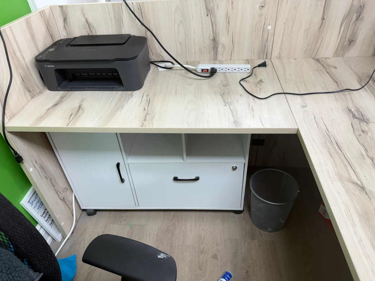 L-shaped desk with drawers - photo 2