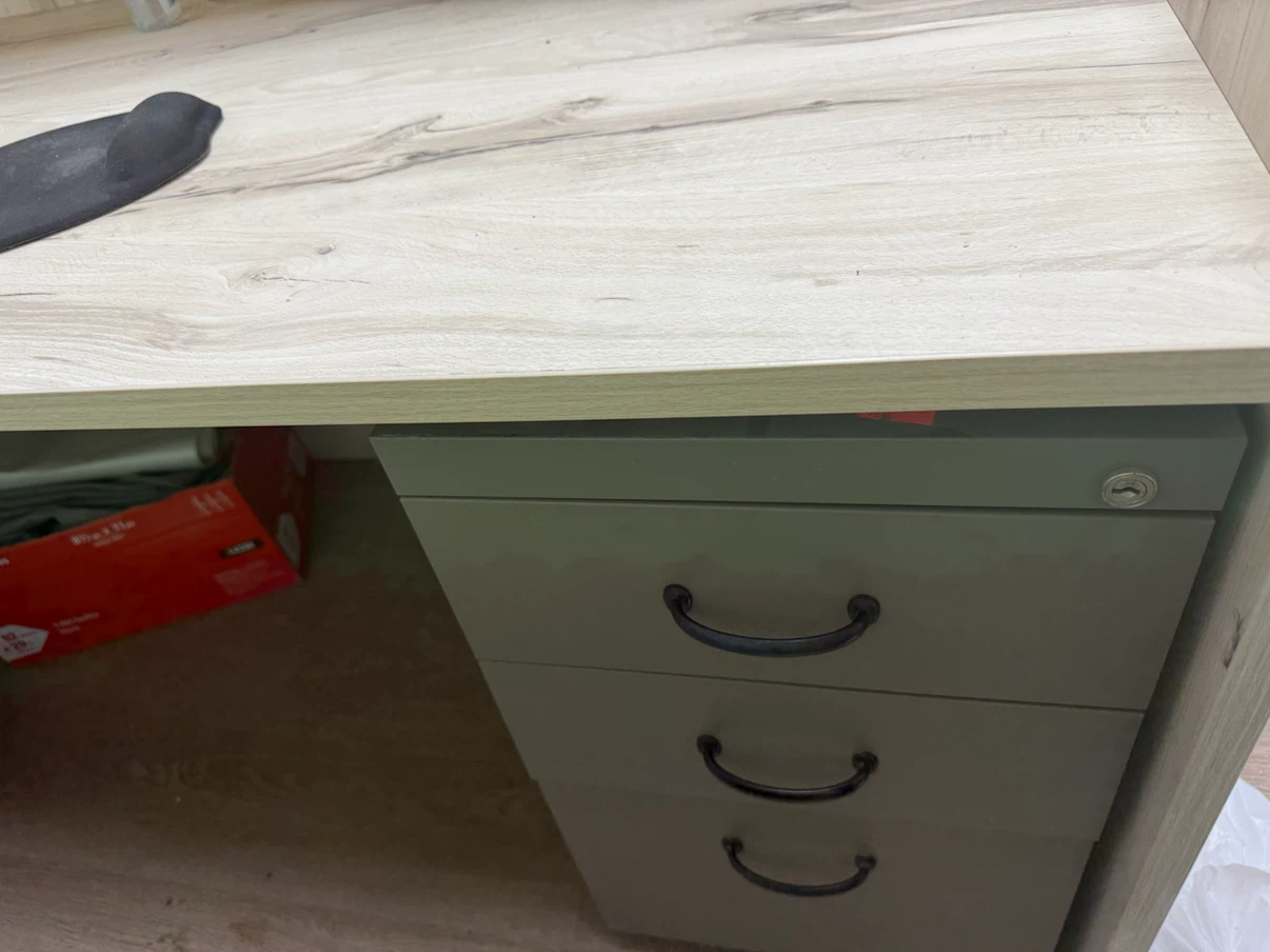 L-shaped desk with drawers - photo 4