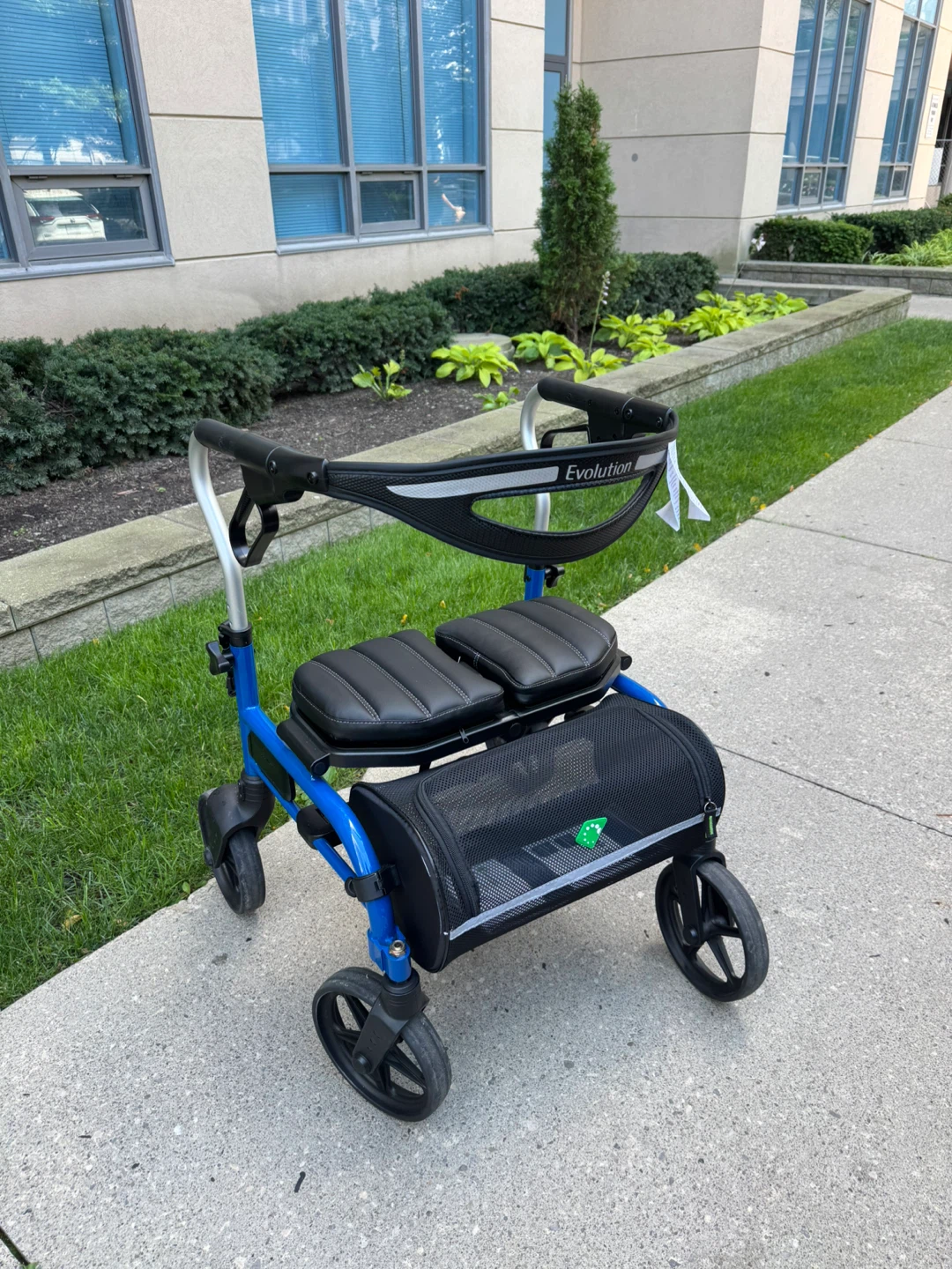 EVOLUTION TRILLIUM MINI ROLLATOR