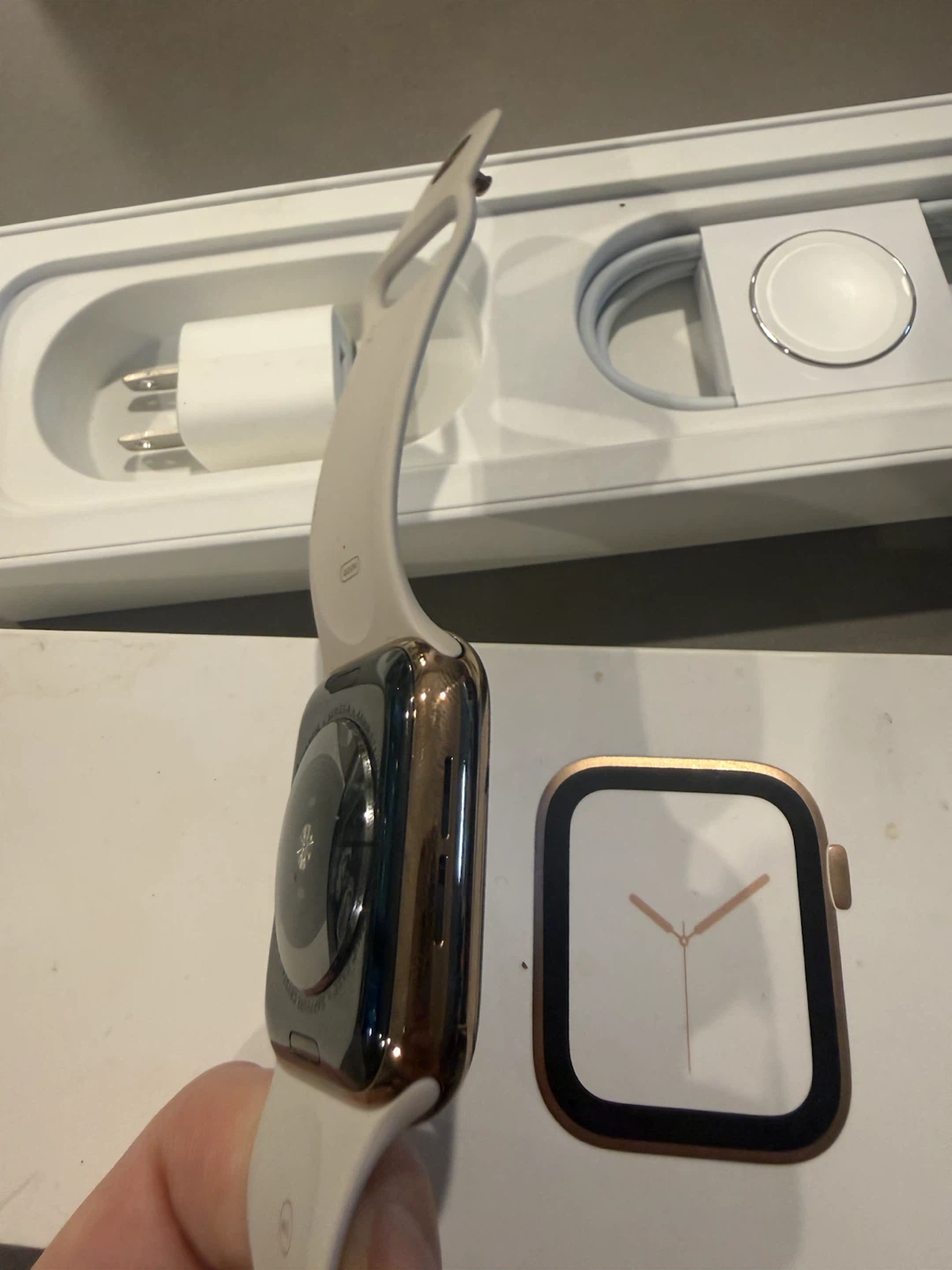 Apple Watch Series 4 gold stainless steel - photo 3