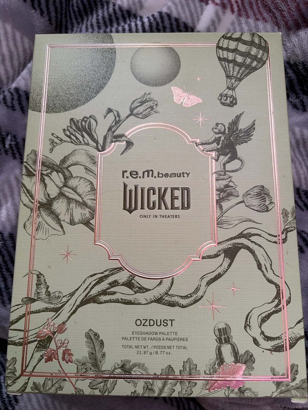 r.e.m. beauty Wicked Ozdust Eyeshadow Palette