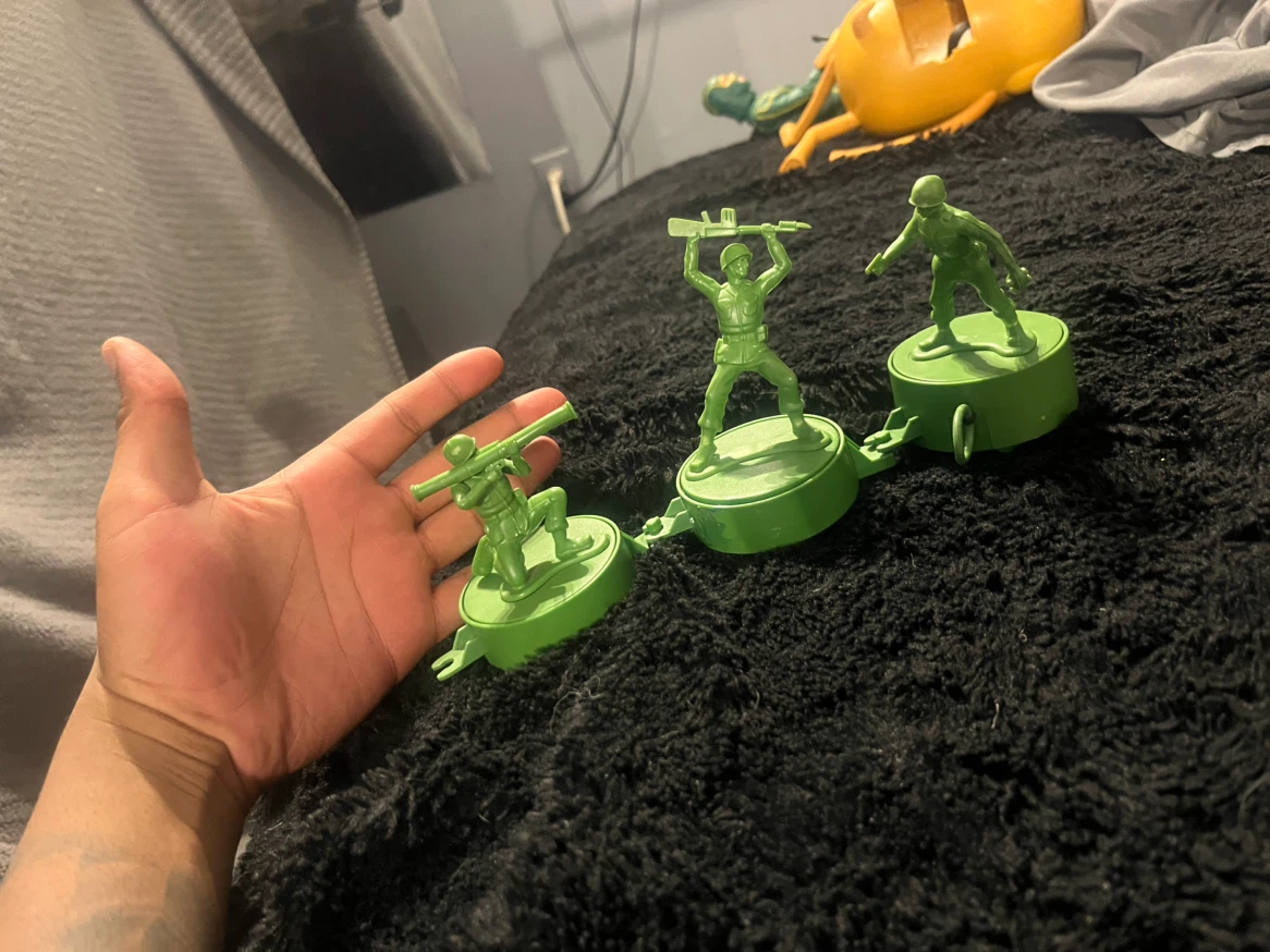 Green Toy Story Soldiers on Bases - photo 2