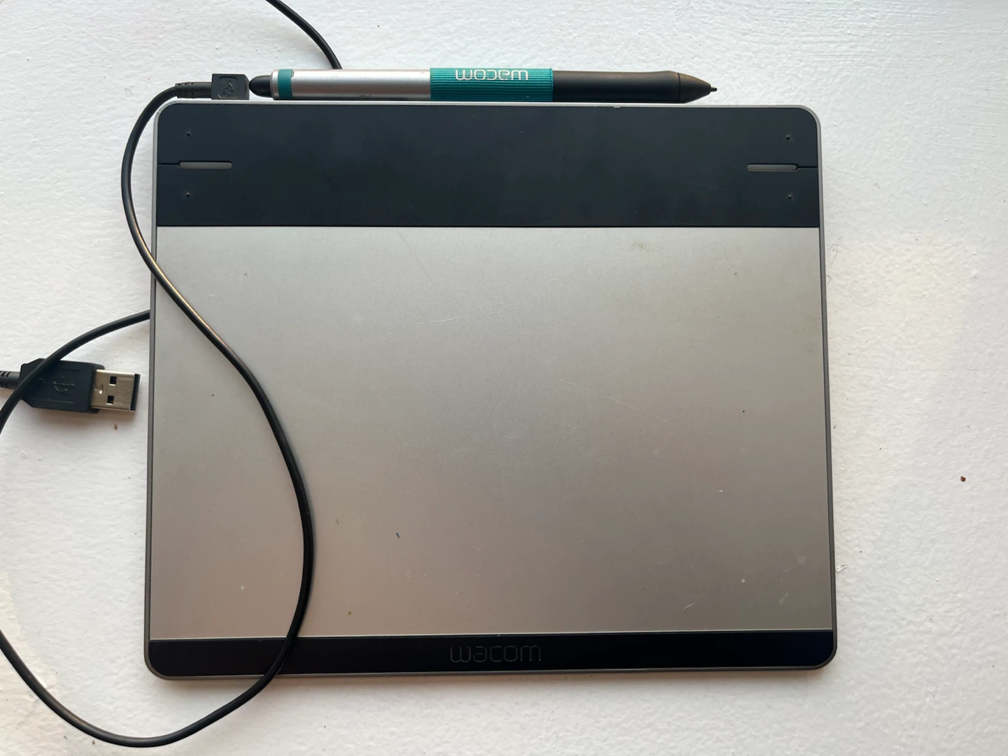 WACOM Intuos CTH-480 Pen and Touch Small Tablet Silver