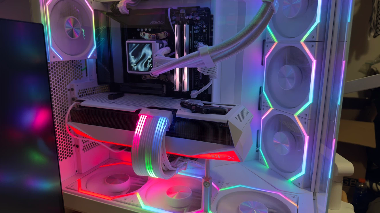 White Custom PC | Ryzen 9 9950X3D + XFX Mercury 9070 XT - photo 2