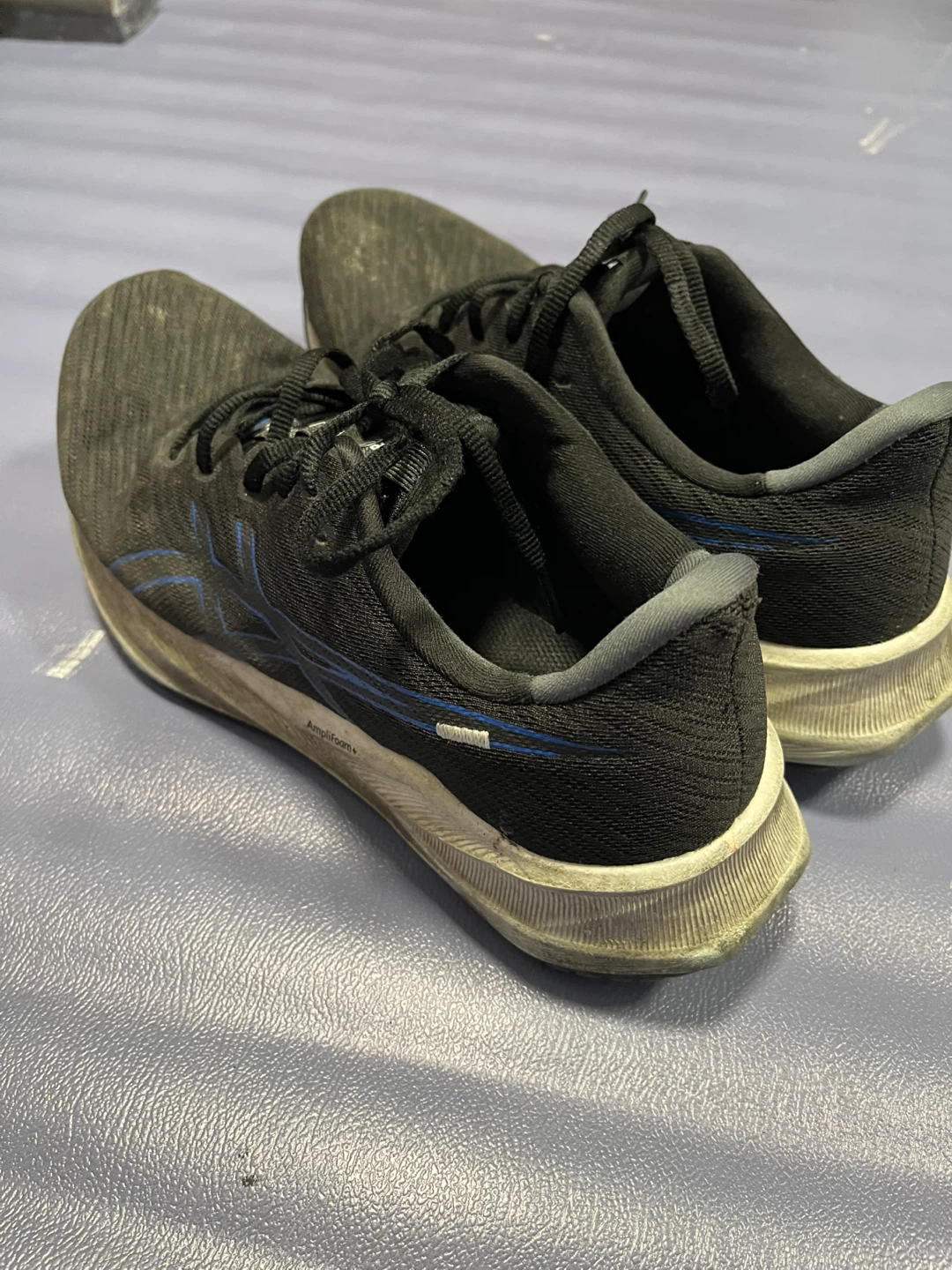 black ASICS Versablast 4 training shoe - photo 3