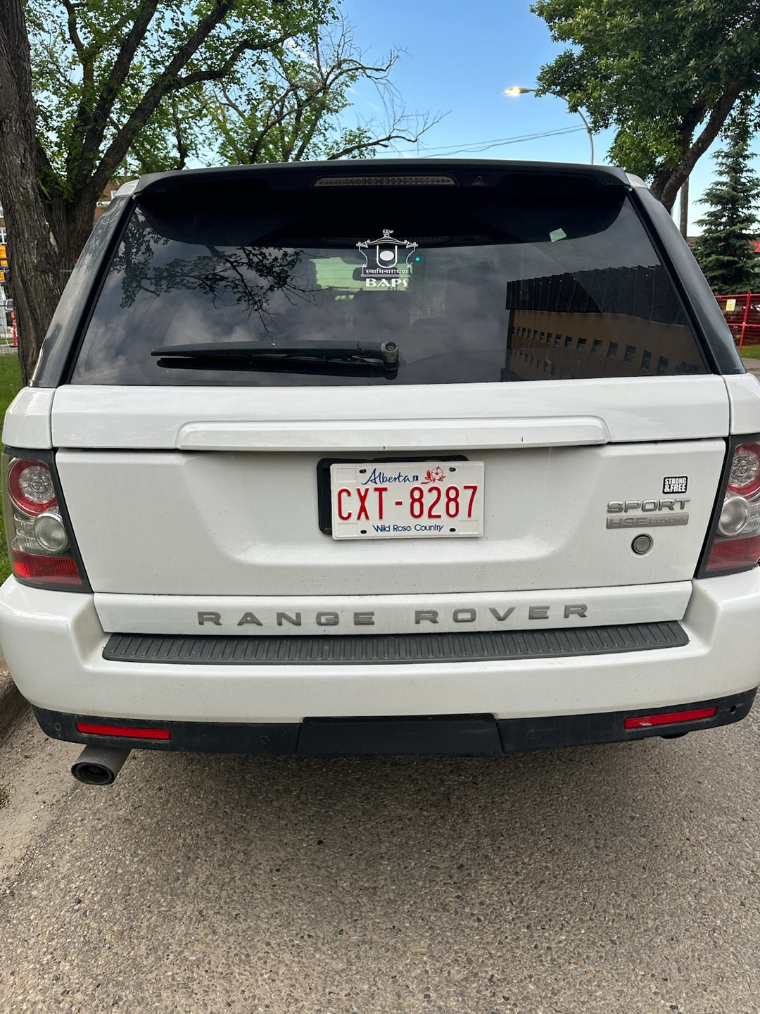 White Range Rover Sport SUV - photo 5