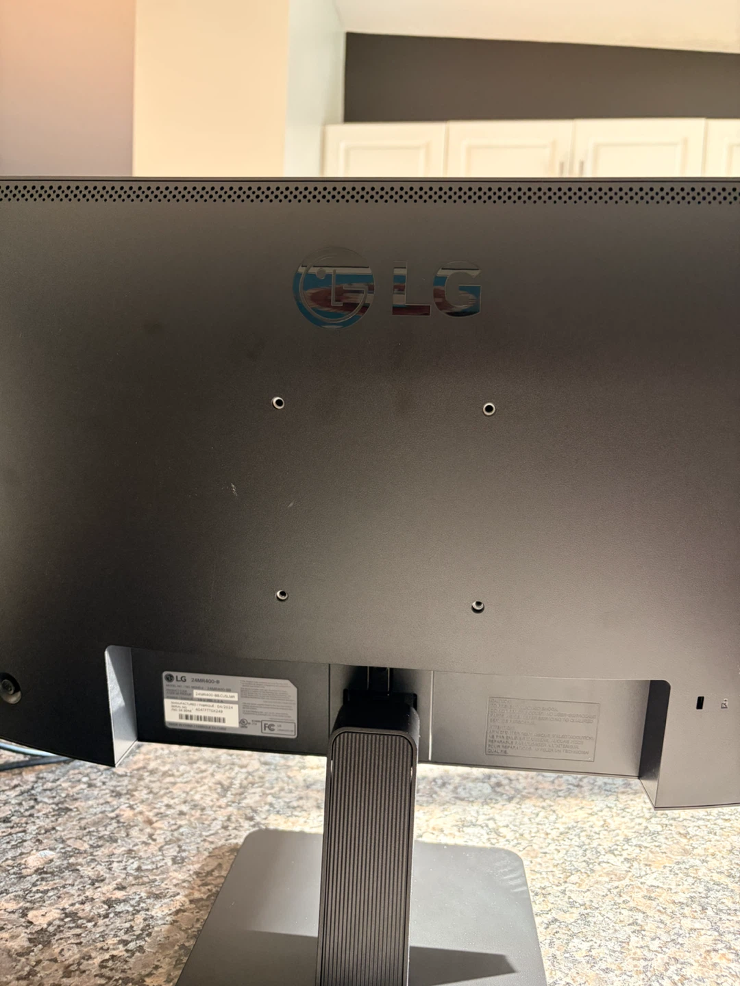 LG Monitor - 20” x 10” - photo 4